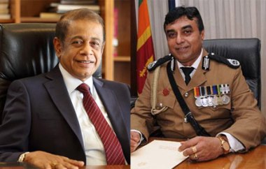 
President Maithripala Sirisena is reported to have informed Defence Secretary Hemasiri Fernando and IGP Pujith Jayasundara to resign from their offices, sources said.

They said the President has conveyed this to the two officials this morning.

It was also reported that the Defence Secretary has met with the President a short while ago at the presidential secretariat.

 
