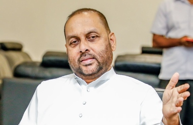 

A Cabinet Paper will be submitted to reduce the electricity charges of farmers in the Northern Province who use electricity for agricultural purposes, Agriculture and Plantation Industries Minister Mahinda Amaraweera said.


