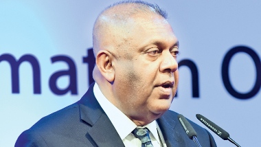 


Former Minister Mangala Samaraweera has passed away from COVID-19, his family confirmed a short while ago. 
He was 65 years of age and was receiving treatment at a private hospital in Colombo. 
According to hospital sources, Mangala was receiving care in the intensive care unit for several days but was unresponsive for the past two days. He was put on the ventilator today morning but succumbed to the virus. 



