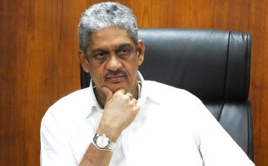 
Samagi Jana Balawegaya (SJB) MP Sarath Fonseka said today that he does associate with President Ranil Wickremesinghe, but it is a different kind of relationship.



