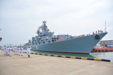 

The Russian Naval Ship Varyag this morning (01st March 2024) arrived at the port of Colombo on a formal visit. The ship was welcomed by the Sri Lanka Navy in accordance with naval tradition.


