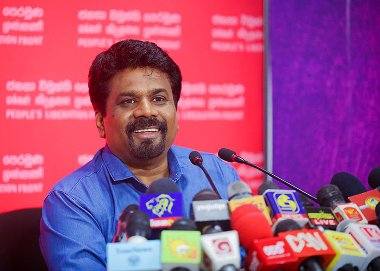 
Claiming that both Sinhala and Tamil people have a right to interact with the State in their own languages, NPP leader Anura Kumara Dissanayake said that the proportion of the Tamil youth in public institutions, tri-forces and important sectors should be increased.


