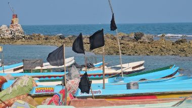 

Hundreds of fisherfolk from the North staged a protest yesterday (3) in international waters of the Sri Lanka-India territorial sea. They were protesting against Indian fisherfolk intruding into the Northern sea boundary and depleting fish stocks.



