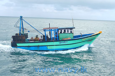 

The Sri Lanka Navy has apprehended fifteen Indian fishermen along with a fishing trawler while they were poaching in Sri Lankan waters off the Kovilan Lighthouse in Karainagar early this morning.


