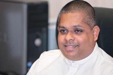 


Former Parliamentarian Sajin de Vass Gunawardena has been appointed as the Chief Organiser for the Ambalangoda Electorate and District Leader by the Sri Lanka Freedom Party (SLFP). 

