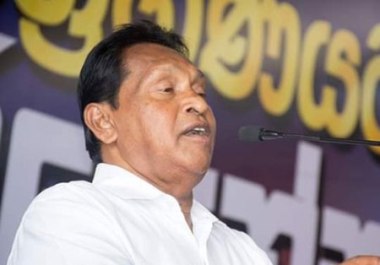 
UPFA Parliamentarian Salinda Dissanayake passed away at a private hospital in Colombo after brief illness.
He was 61. Dissanayake first entered Parliament at the 1994 General Election and held a number of Cabinet and non Cabinet portfolios in the People’s Alliance and the UPFA governments.
