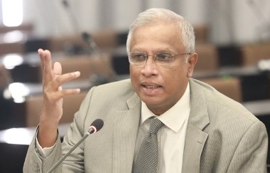 
In the wake of reports that Tamil political parties are going to field a common presidential candidate, the main Tamil political party, Ilankai Thamil Arasu Kadchi (ITAK) yesterday (7) said that it is open to hold discussions with every party regarding the Presidential Election despite the political differences they have.


