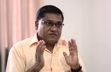 

Claiming that former President Maithripala Sirisena is now contradicting his recent statement that he was well aware of the true perpetrators of the Easter Sunday bombings, NPP MP Vijitha Herath today urged the government to launch an immediate probe over the remark as it is a serious statement to have been made by the then Head of State and Minister of Defence.



