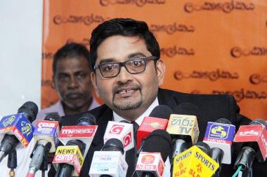 
 An organization called the “Lankalokaya” headed by incumbent Southern Province Governor Lakshman Yapa Abeywardena’s son Pasanda Yapa Abeywardene today presented a proposal to all candidates of this year’s Presidential election urging them to abolish the Provincial Councils.



