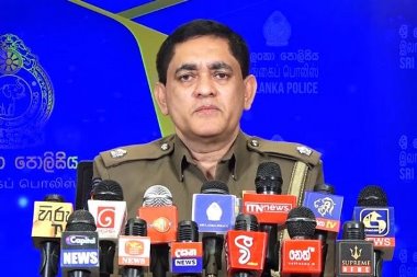 எல்லாளன் படை குறித்த முறைப்பாட்டை அடுத்தே திலீபன் சிலை அகற்றப்பட்டதாம்!
திலீபனின் சிலை சம்பந்தமாக கிடைத்த முறைப்பாட்டுக்கு அமையவே அது அகற்றப்பட்ட என பொலிஸ் பேச்சாளர் உதவிப் பொலிஸ் அத்தியட்சகர் எஃப்.யூ வூட்லர் தெரிவித்துள்ளார்.