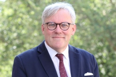 

தேசிய இனப்பிரச்சினைக்கான தீர்வு, நல்லிணக்கத்தைக் கட்டியெழுப்பல், பொறுப்புக்கூறலை உறுதிப்படுத்தல்  சார்ந்த நடவடிக்கைகளை முன்னெடுப்பதை அரசாங்கம் தாமதித்து வருவதாக இலங்கைக்கான பிரிட்டன் உயர்ஸ்தானிகர் அன்ட்ரூ பற்ரிக்கிடம் சுட்டிக்காட்டியுள்ள சிவில் சமூகப்பிரதிநிதிகள், இருப்பினும் அந்நடவடிக்கைகளை உடனடியாக முன்னெடுக்குமாறு அரசாங்கத்தின்மீது பிரிட்டன் அழுத்தம் பிரயோகிக்கவேண்டும் என வலியுறுத்தியுள்ளனர்.


