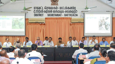 மயிலத்தமடு, மாதவனை மேய்ச்சல் தரைக் காணியை விடுவிக்குமாறு ஜனாதிபதி பணிப்புரை!
மட்டக்களப்பு மாவட்டத்தில் நீண்டகால பிரச்சினையாக இருந்துவரும் மயிலத்தமடு, மாதவனை மேய்ச்சல் தரைக்காக, 1570 ஏக்கர் காணியினை விடுவிக்குமாறு மகாவலி அதிகார சபைக்கு ஜனாதிபதி அநுரகுமார திஸாநாயக்க பணிப்புரை விடுத்துள்ளார்.