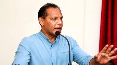 
ஜனாதிபதி அநுரகுமார திஸாநாயக்க 2026ஆம் ஆண்டு நிதி ஒதுக்கீட்டு சட்ட மூலத்தில் ஜனாதிபதிக்கான செலவுகளுக்காக 11.37 பில்லியனை ஒதுக்கியிருக்கின்றார். இது 2024இல் முன்னாள் ஜனாதிபதி ரணில் விக்கிரமசிங்கவுக்கான செலவை விட 72 சதவீத அதிகரிப்பாகும். இவ்வாறு பாரியளவு நிதி ஒதுக்கீட்டுக்கான காரணத்தை ஜனாதிபதியும், அரசாங்கமும் மக்களுக்கு வெளிப்படுத்த வேண்டும் என்று ஐக்கிய மக்கள் சக்தியின் பாராளுமன்ற உறுப்பினர் தயாசிறி ஜயசேகர தெரிவித்தார்.



