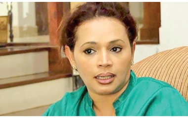 
Former State Minister Diana Gamage was today ordered to be released on bail after she appeared before the Colombo Chief Magistrate's Court in connection with a magisterial inquiry over a complaint that she had obtained a Sri Lankan passport after furnishing false information.


