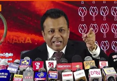 


வசந்த கரன்னகொட, சவேந்திர சில்வா, கமல் குணரத்ன போன்ற இராணுவ அதிகாரிகளுக்கு எதிராக உலகளாவிய ரீதியில் போர்க் குற்றச்சாட்டுகள் சுமத்தப்படுவதோடு, அவர்களுக்கெதிராக தடைகளும் விதிக்கப்பட்டுள்ளன. ஆனால் யுத்தத்திற்குத் தலைமை தாங்கிப் பிரபாகரனைக் கொன்ற அப்போதைய இராணுவத்தளபதியான சரத் பொன்சேக்காவுக்கு ஏன் சர்வதேசம் தடை விதிக்கவில்லை? என முன்னாள் ஜனாதிபதி மஹிந்த ராஜபக்ஷவின் பேச்சாளர் சட்டத்தரணி மனோஜ் கமகே கேள்வியெழுப்பினார்.

