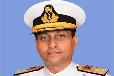 

திருகோணமலை கடற்படை முகாமுக்குள் இருக்கும் ‘கன்சைட்’ எனும் சட்ட விரோத நிலத்தடி சித்திரவதை முகாம் சட்ட விரோத சிறைக் கூண்டு என்று முன்னாள் கடற்படை தளபதி நிஷாந்த உலுகேதென்ன சி.ஐ.டி. விசாரணையில் ஏற்றுக்கொண்டுள்ளார்.


