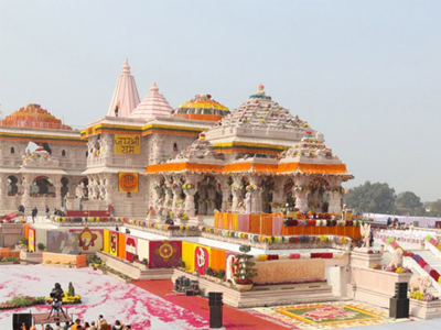 
உத்திரப் பிரதேச மாநிலம் அயோத்தியில் 2,000 கோடி மதிப்பில் மிகப் பிரம்மாண்டமாக ராமர் கோவில் கட்டப்பட்டுள்ளது. இக்கோவிலுக்காக ஒதுக்கப்பட்ட 70 ஏக்கர் நிலத்தில் 2.7 ஏக்கர் நிலத்தில் மட்டுமே ராமர் கோவில் கட்டப்பட்டது. இதனையடுத்து பிரதமர் மோடி தலைமையில் கடந்த மாதம் 22 ஆம் தேதி ராமர் கோவில் திறப்பு விழா நடைபெற்றது.
