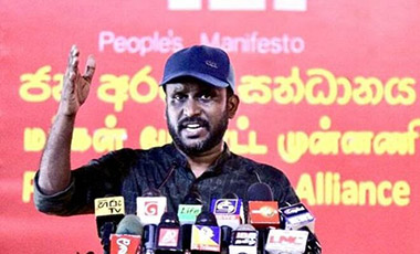 
வடக்கில் உள்ள இனப்படுகொலை இராணுவத்தை அகற்றவேண்டும் என்ற கோரிக்கையை கணக்கில் எடுக்காமல் இருப்பதன் விளைவுதான் முல்லைத்தீவு முத்தையன்கட்டு சம்பவம் என மக்கள் போராட்ட முன்னணியின் ராஜ்குமார் ரஜீவ்காந் தெரிவித்துள்ளார்.


