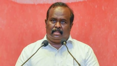 
பொருளாதார நெருக்கடியில் மீட்சிப் பெற்று, மேம்பட வேண்டுமென்றால் பயங்கரவாத தடைச் சட்டம் உடனடியாக நீக்கப்பட வேண்டும். அப்போதே எமது முதலீட்டாளர்கள் வருவார்கள். பயங்கரவாத தடைச் சட்டத்தை அமுல்படுத்திக்கொண்டு பொருளாதார ரீதியில் ஒருபோதும் முன்னேற்றமடைய முடியாது என ஜனநாயக தமிழ்த் தேசியக் கூட்டணியின் வன்னி மாவட்ட பாராளுமன்ற உறுப்பினர் செல்வம் அடைக்கலநாதன் தெரிவித்தார்.


