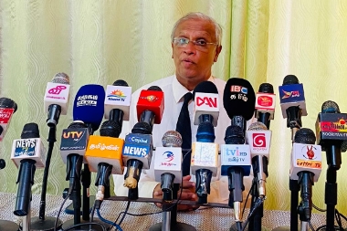 
மாகாண சபைத் தேர்தல், அரசியல் தீர்வு உள்ளிட்ட விடயங்களில் இலங்கைத் தமிழரசுக் கட்சியும், ஜனநாயகத் தமிழ்த் தேசியக் கூட்டணியும் தனியாகச் செய்து கொண்டிருக்கின்ற கருமங்களைச் சேர்ந்து செய்வதற்கான முன்னெடுப்புகளை மேற்கொள்ளவுள்ளோம் என இலங்கைத் தமிழரசுக் கட்சியின் பொதுச்செயலாளர் எம்.ஏ.சுமந்திரன் தெரிவித்தார்.


