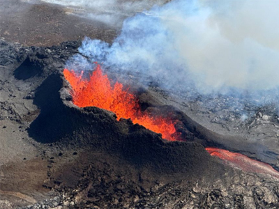 12 ஆயிரம் ஆண்டுகளில் முதல் முறை: எரிமலை வெடிப்பால் பல விமான சேவைகள் இரத்து!
எத்தியோப்பியாவில் எரிமலை வெடித்து சிதறியதை அடுத்து,பல விமான சேவைகள் இரத்து செய்யப்பட்டுள்ளதாகத் தெரிவிக்கப்படுகிறது. எரிமலை குழம்பிலிருந்து வெளியாகும் சாம்பல் புகை இந்தியாவை நோக்கி நகர்வதன் காரணமாகவே, பல விமானங்கள் இரத்து செய்யப்பட்டதாக கூறப்படுகின்றது. இது தொடர்பாக இந்திய விமான நிறுவனங்கள் மற்றும் விமான நிலையங்களுக்குப் பல ஆலோசனைகள் வழங்கப்பட்டுள்ளதாகவும் இந்திய ஊடகங்கள் தெரிவித்துள்ளன.