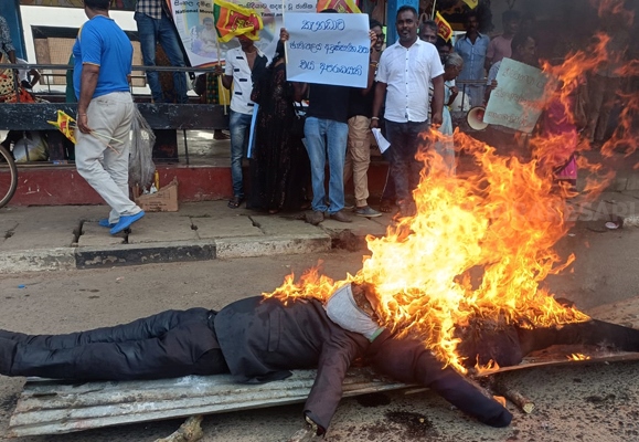 கனடா பிரதமர் ஜஸ்டின் ட்ரூடோ மற்றும் கனடா பாராளுமன்ற உறுப்பினர் ஹரி உருவ பொம்மைகள் எரிப்பு! 1